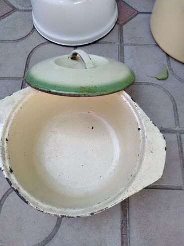 Наборы посуды: Набор разнообразной кухонной утвари, включающий эмалированные — 2