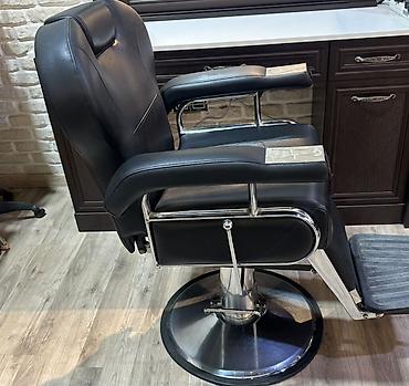 Peşəkar bərbər/kosmetologiya kreslosu - Rəng: qara - Material: yumşaq