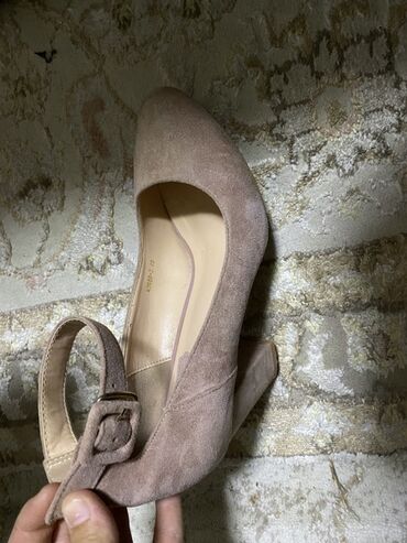 Мокасины и лоферы: Некоторые новые некоторые носились пару раз, пишите, цена у каждой — 8