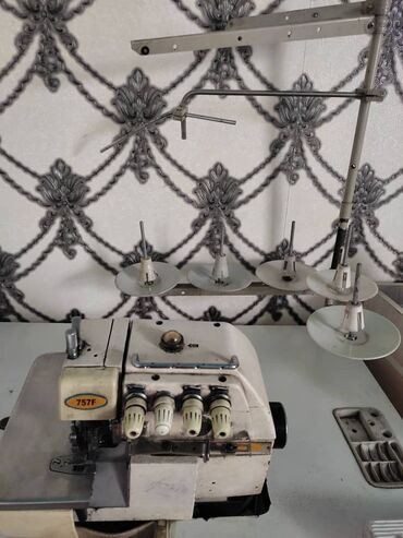 ferre бытовая техника: Швейная машина Оверлок, Полуавтомат