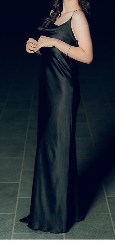 meqa maks: Qara satən maksi don - Model: slip tipli, incə çiyin askıları ilə - — 2