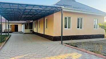 жилой дом с земельным участком: Продаётся просторный дом в Таласе Все в шаговой доступности, рядом — 1