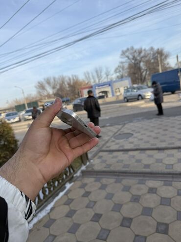 Apple iPhone: IPhone 12, Б/у, 128 ГБ, Белый, Защитное стекло, 61 % — 5