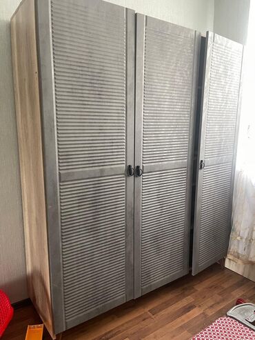 Rəflər: 3 qapılı Düz dolab, Qarderob, paltar dolabı