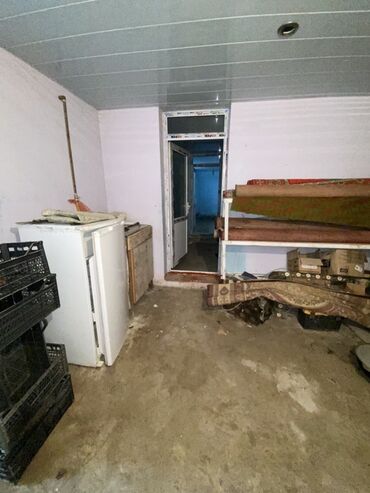 Kirayə qaraj: 0.06ha torpaq sahəsi. 109.6 kv.m yaşayış, 64.6 kv.m köməkçi sahə — 12