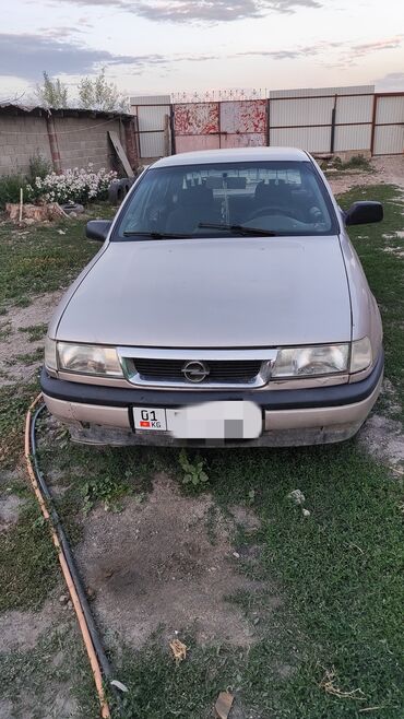 Opel: Opel Vectra: 1991 г., 1.6 л, Механика, Бензин, Седан