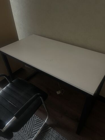 продаю визажный стол: Комплект офисной мебели, Стол
