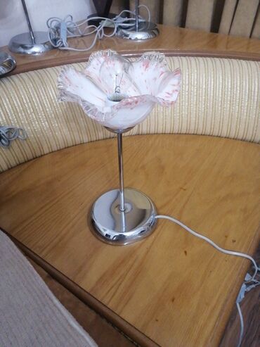 Stol lampaları: Fərqli şüşə plafonlarla gecə lampaları, bir dənəsi 10 azn. Həm — 6