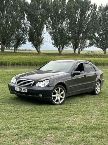 Mercedes-Benz: Продается седан Mercedes-Benz C-класса в черном цвете. Автомобиль