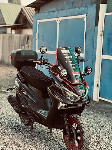 мотоциклы продажа: На продаже скутер макси Зад покрышка новый✅ 4доп фара ✅ 2спорт — 1