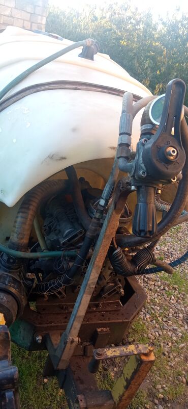 Çiləyicilər: Traktorla qoşulan bağ bağlayan (hava ilə üfürməli) çiləyici - — 2