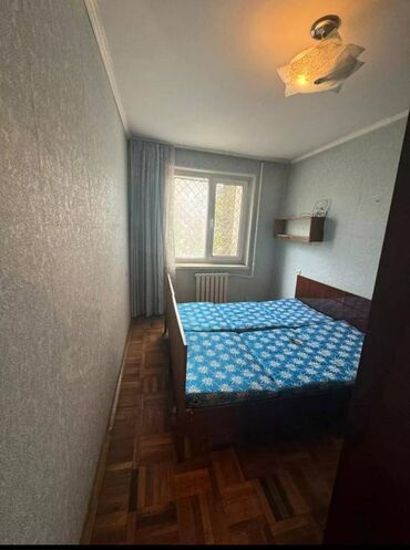 2 ком кв в бишкеке: 2 комнаты, 43 м², 104 серия, 1 этаж, Старый ремонт