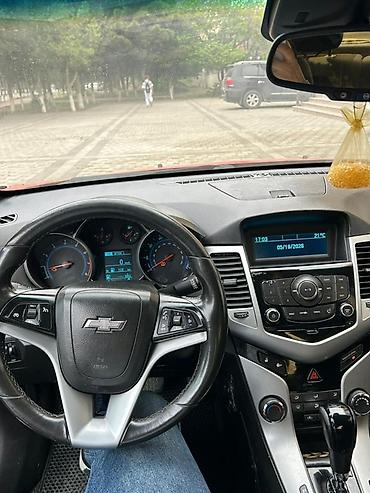 Chevrolet: Chevrolet Cruze sedan - Korpus: 4 qapılı sedan, qırmızı rəng, qara — 3