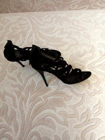 замшевые женские ботинки в Азербайджан | Туфли: Черные басоножки,замшевые,одевались 2 раза,размер 37-38 идёт,продается