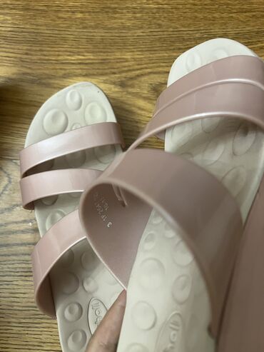 Босоножки, сандалии, шлепанцы: Scholl шлепки 36 размер ! качественная обувь на узкую ногу