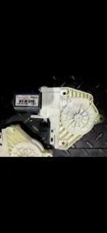 Vozila: AUDI A4 A5 MOTOR PODIZACA STAKLA PROZORA 8K0955801 | Audi vw delovi — 1