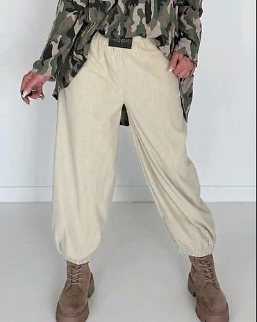 sat ar: Pantalone
Cena 2700
Uni vel.
V.22 — 1