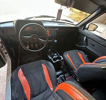 mühərrik yastığı: VAZ (LADA) 4x4 Niva: 1.6 l | 1999 il 406802 km Sedan — 1