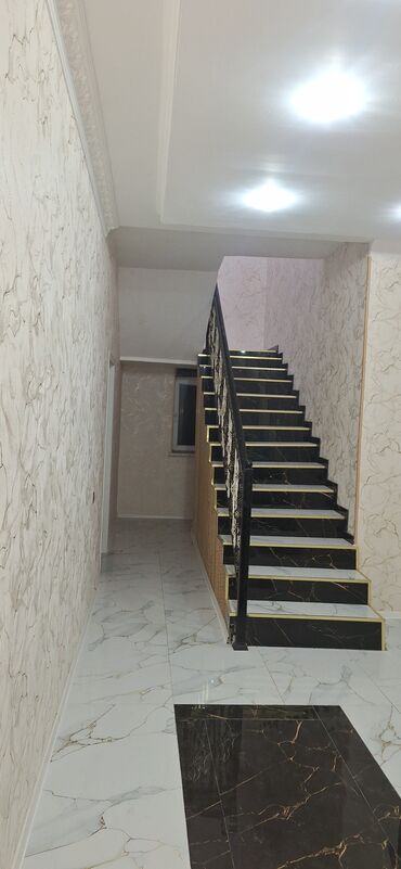 Pilləkən məhəccərləri: Obyekt: İki mərtəbəli fərdi yawayiw evi kiraye verilir Təsvir: - — 1