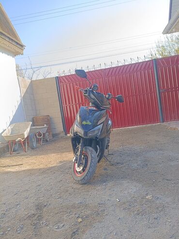 скутеры мопеды: Скутер 49–50 куб. См. Черный, спортивный пластик, передний дисковый