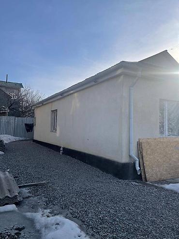 Sale of cottages and houses: Срочно продаётся дом 📍 Район Арча-Бешик 🏠 Площадь дома — 84 м² 🌿 — 12