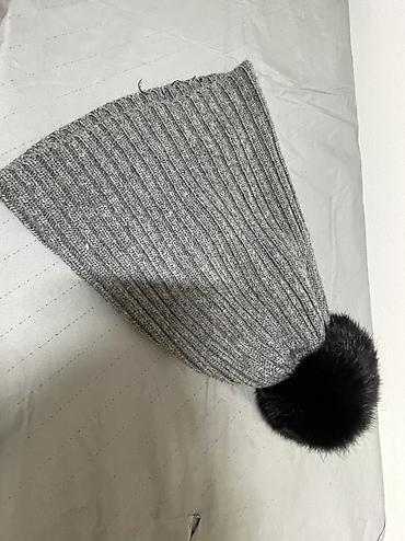 pompon: Boğazlı toxunma papaq – boz rəng, elastik şaquli rezinli toxunuş. Uc — 2