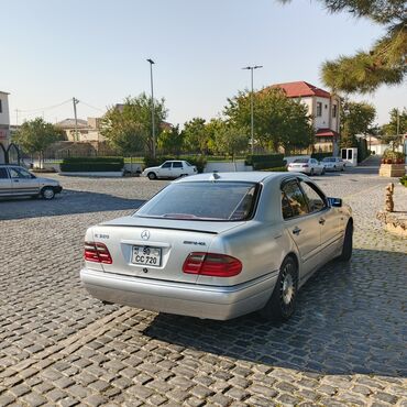 Mercedes-Benz: Mercedes-Benz E-Class: 3.2 l | 1998 il Sedan — 10