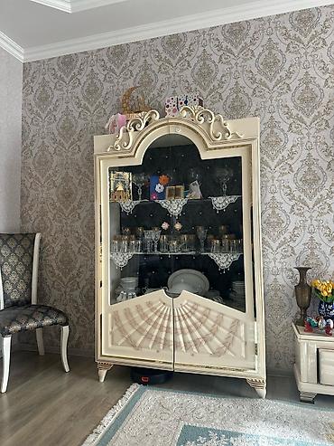 Qonaq otağı dəstləri: İşlənmiş, Dolab, Komod, Masa və oturacaqlar, Kredit yoxdur — 10