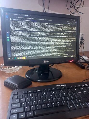 Monitorlar: LG monitoru, ofis və ya evdə istifadə üçün uyğundur. Qaradır və