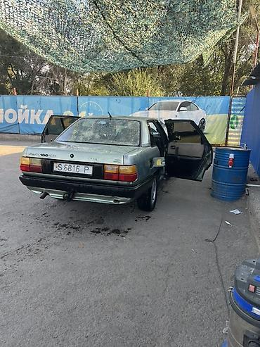 Audi: Audi 100: 1983 г., Кол менен иштөөчү, Бензин, Седан — 3