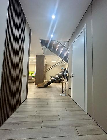 Долгосрочная аренда домов: 225 м², 6 комнат, Балкон застеклен, Бронированные двери, Лоджия — 8