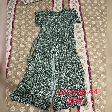 Повседневные платья: Платья женские, несколько моделей и размеров: 1) Платье — 12