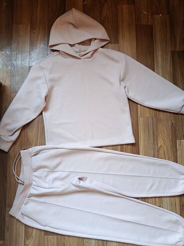 подростковый спортивный костюм: Спортивный костюм от uniqlo в отличном состоянии размер М подойдёт на