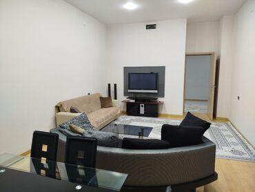 Uzunmüddətli kirayə mənzillər: Nizami metrosu 3 otaqli 127 kvadrat tam təmirli mənzil icarə
