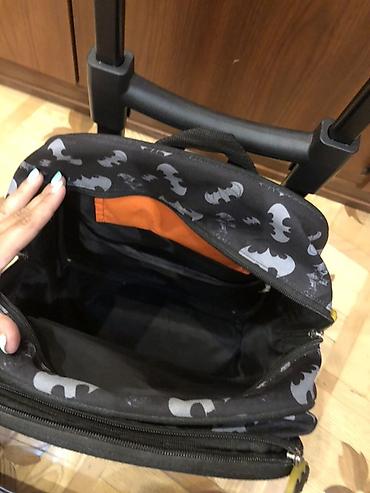 məktəbli çantalar: Uşaq üçün təkərli Batman məktəb çantası - Brend: Wiggle - Dizayn: Ön — 8