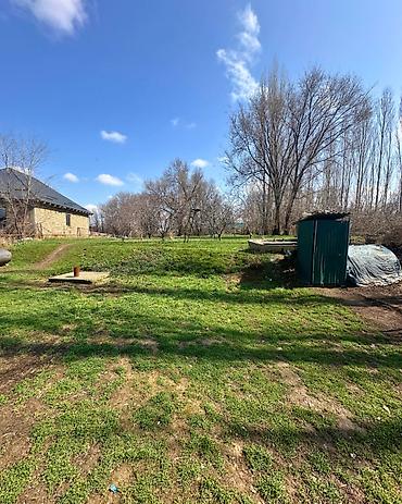 Продажа коттеджей и домов: 🏠Продается дом в с. Сокулук 🟡Комнаты: 4 🟡Участок: 12 соток — 4