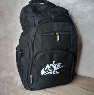 Torbe: Podeljeni unutrašnji deo + srednji i dva mala dela, skladište za piće — 5