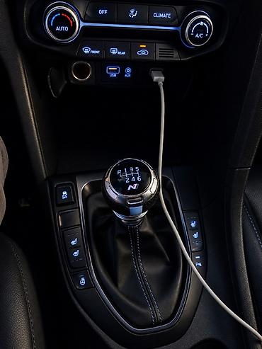 veloster: Hyundai Veloster: 2019 г., 2 л, Механика, Бензин, Хэтчбэк — 2