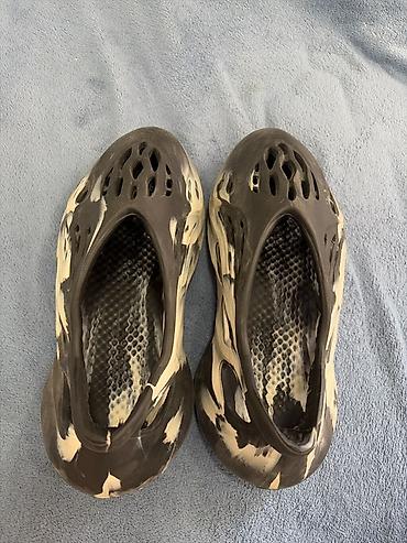 Məhsul: Köpük tərzli slip-on ayaqqabı (klok/slider tipli) Rəng