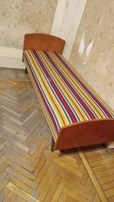 деревянные двухъярусные кровати: Б/у, Односпальная кровать, Без подьемного механизма, С матрасом, Без выдвижных ящиков