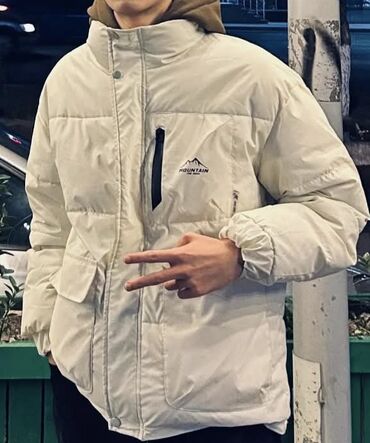 зеленые мужские куртки: Kişi üçün qışlıq şişmə qısalı parka gödəkçə.3xL - Rəng: açıq krem/ağ