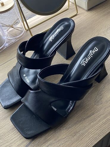 купить мюли женские: Босоножки, 40, Nobrand, Новый, цвет - Черный, Платная доставка