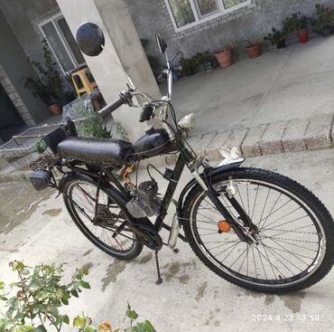 velosiped 26: Motorlu Velosiped 80 kubdur. 50-60 gedir. 100 km cəmi 2 litr benzin