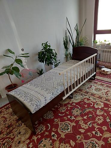 детскую колыбельку: Односпальная кровать с боковым защитным бортиком. - Размер: спальное — 1