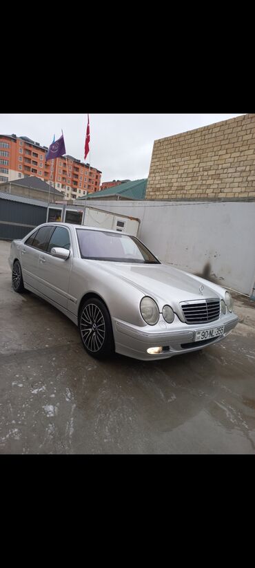 led işığ: Mercedes-Benz E-Class W210 sedan – gümüş rəng, 4 qapılı, arxa