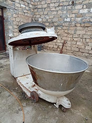 pizza machine credit: Xəmir yoğuran avadanlıq satılır. Qiymət 2750 manat. Real alıcıyla — 2