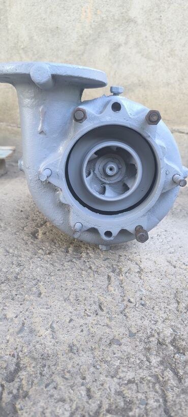 Другое оборудование для бизнеса: Пара центробежных насосов, предназначенных для перекачивания — 4