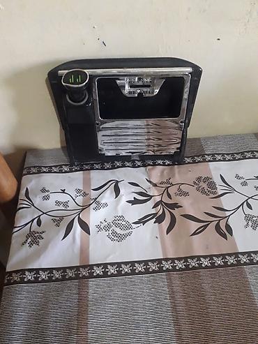 Nəqliyyat: Avtomobil üçün mərkəzi konsol külqabısı və siqaret alışdırıcısı bloku — 1