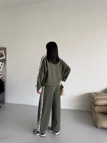 Kompleti: Kompleti oysho materijal 3500 din
Vel:S,M,L
Duzina 115 cm — 5