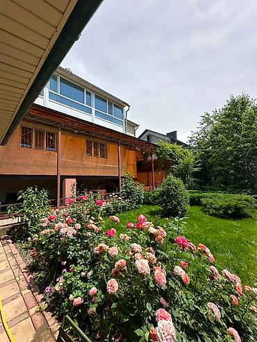 Продажа коттеджей и домов: 🏡 Продается просторный дом в престижном районе Кок-Жар 📍 Локация — 17